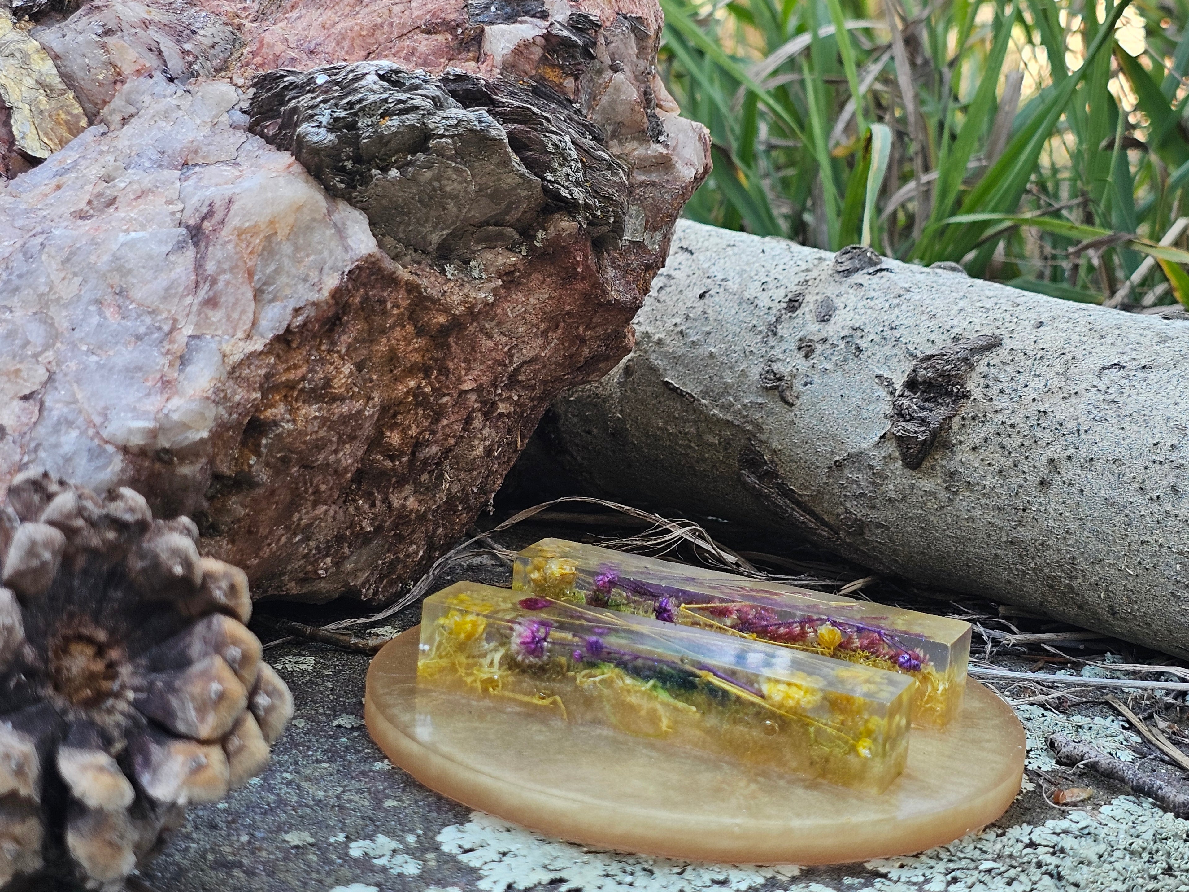 Epoxy Resin Phone holder-yellow with flowers